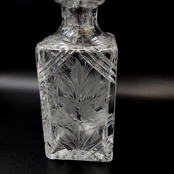 Sparkling Crystal Cut Crystal Decanter w Etched Floral Pattern Pinwh & Star Patt - Picture 6 of 13